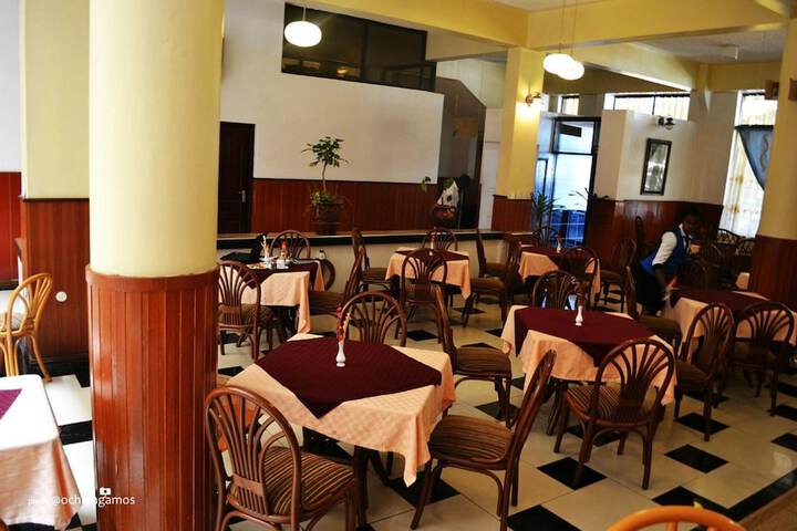 Dining 5 of 8