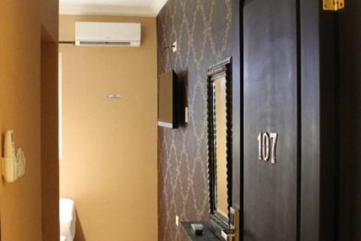 Room 17 of 40