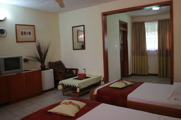Room 10 of 18