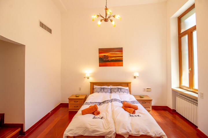 Room 3 of 33
