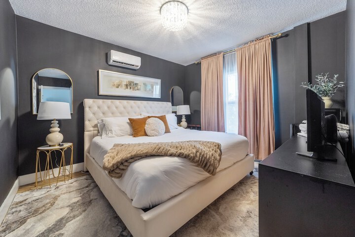 Room 6 of 36