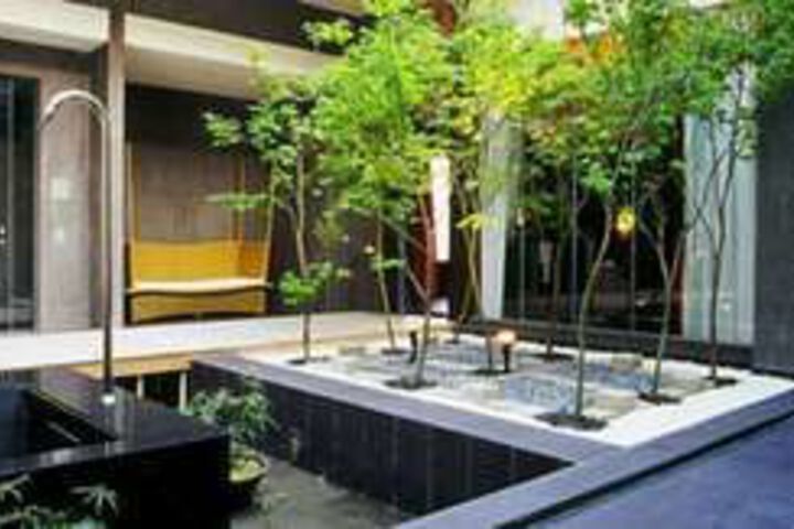 Hotel Exterior 7 of 31