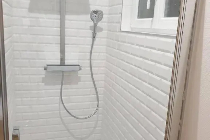 Room 6 of 11