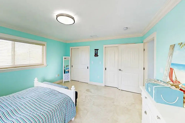 Room 6 of 20