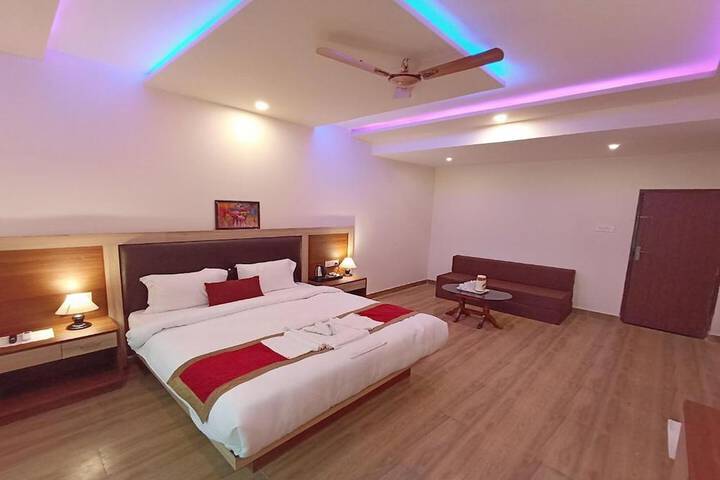 Room 12 of 25
