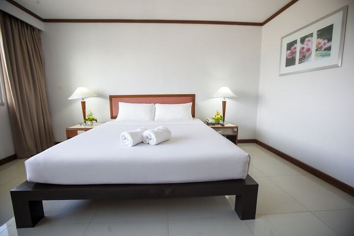 Room 42 of 143