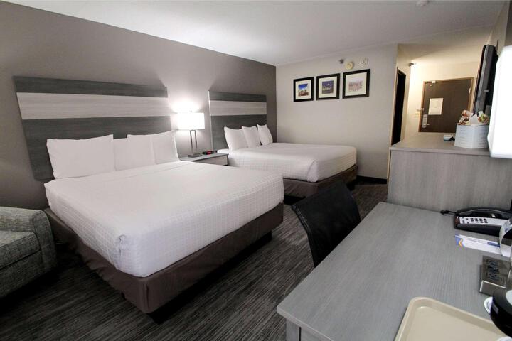 1 Queen Bed Accessible Room (10 of 11)
