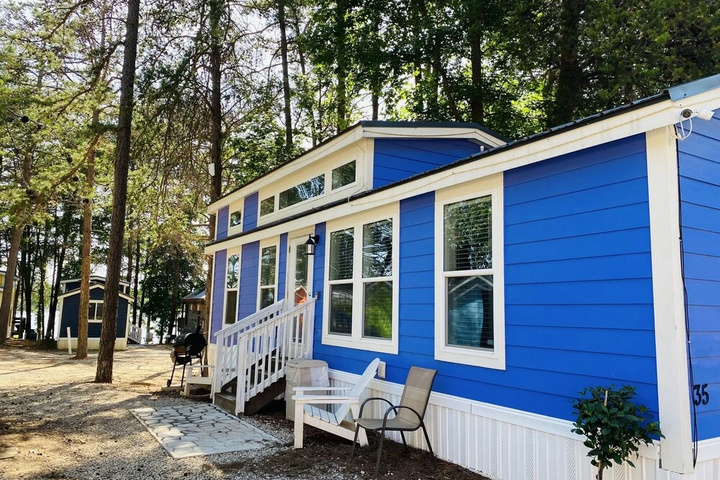 Exterior of Lakefront Property Two Bedroom Cabin #35 at Long Cove Resort by Redawning
