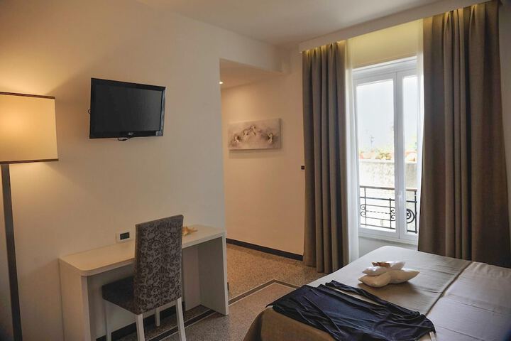 Room 16 of 46