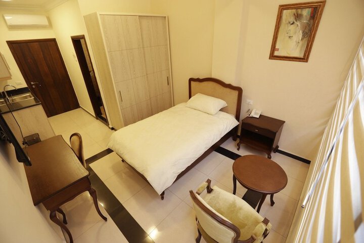 Room 4 of 13