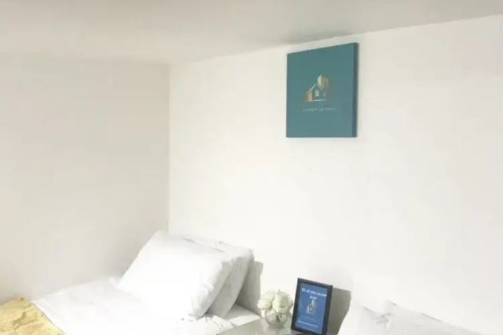 Room 3 of 12