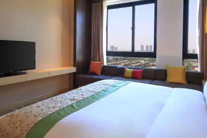 Room 8 of 36