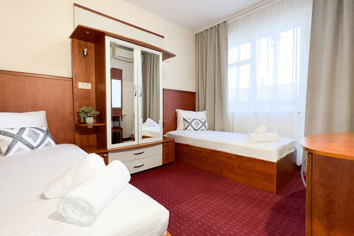 Room 3 of 41