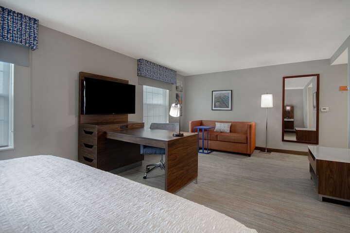 1 King Bed (13 of 16)
