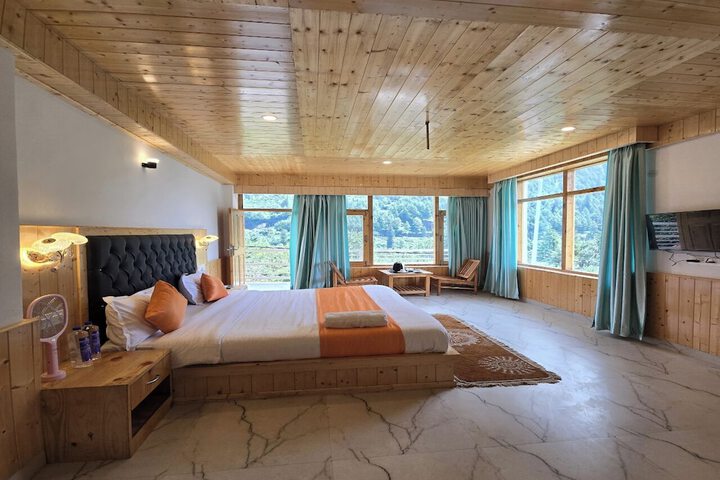 Room 33 of 110