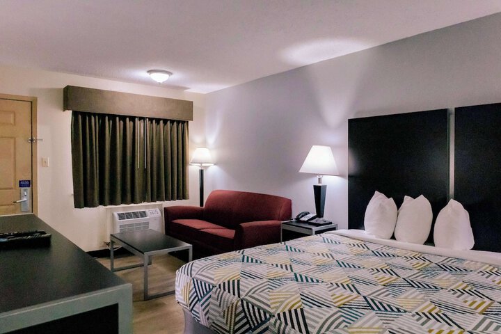 Room 11 of 30
