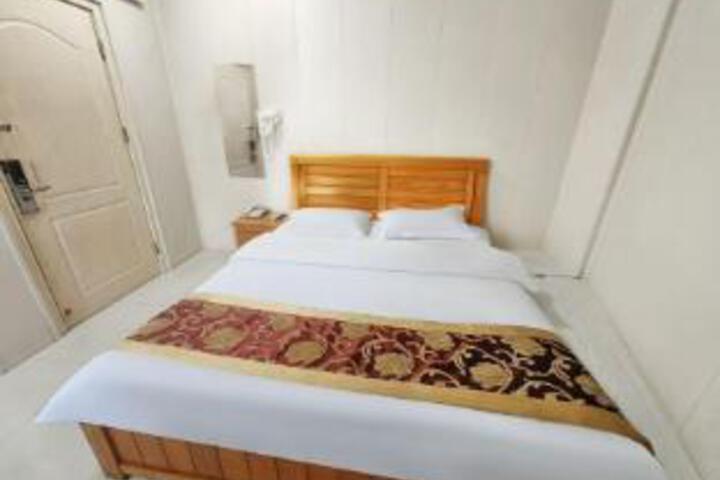 Room 6 of 6