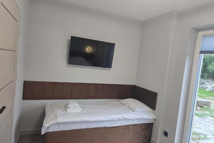 Room 27 of 51