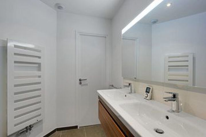 Room 15 of 102