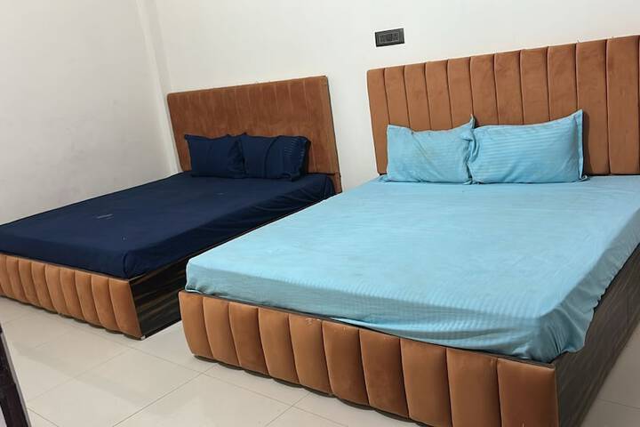 Room 10 of 28
