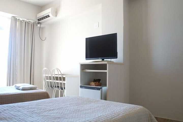 Room 12 of 27