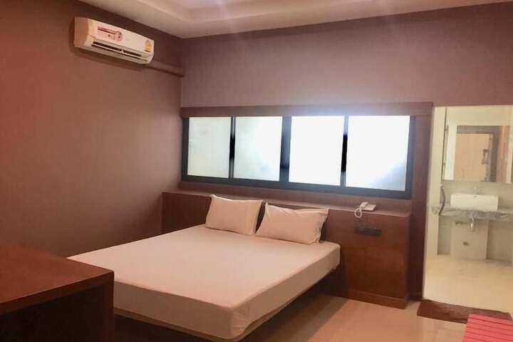 Room 4 of 19