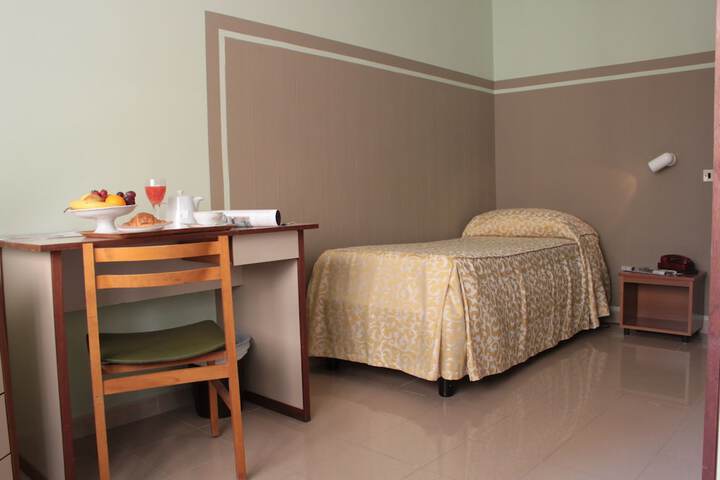 Room 6 of 37