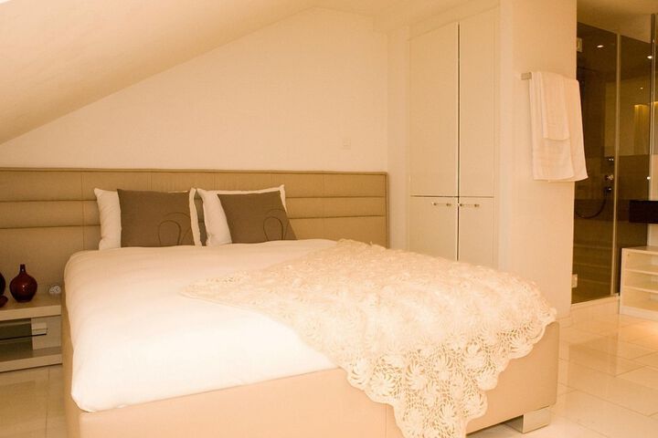 Room 5 of 30