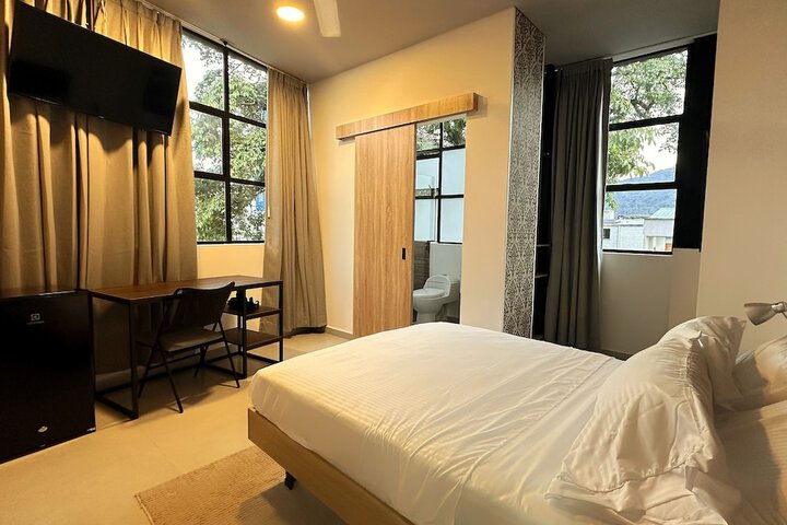 Room 7 of 33