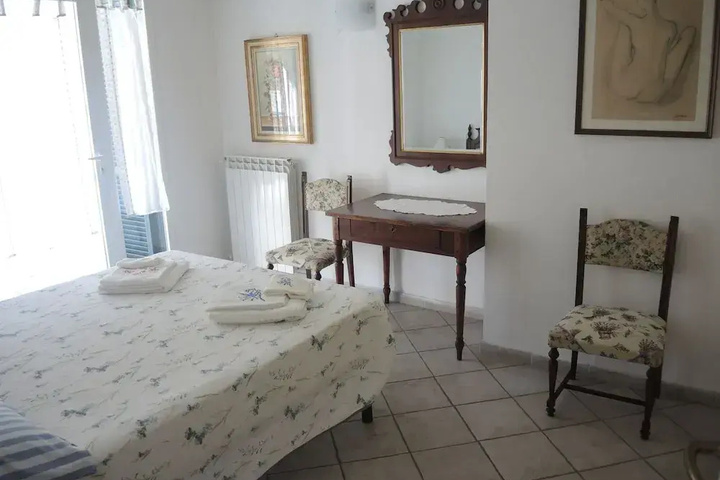 Room 3 of 20