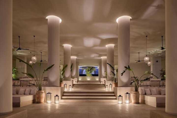 Ballroom/Hall 125 of 171