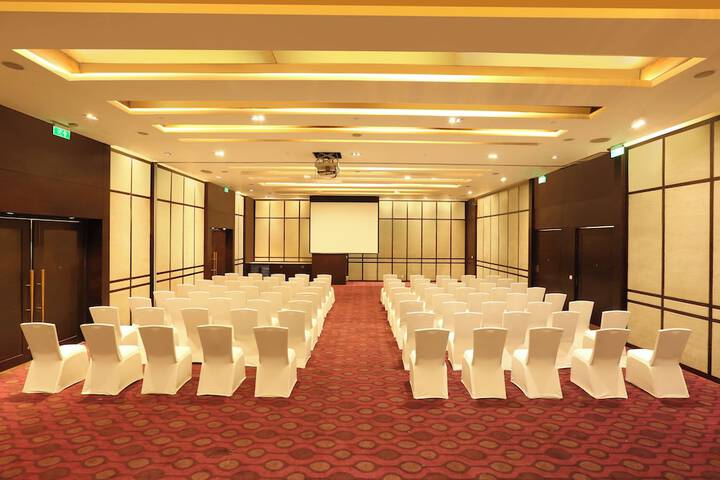 Ballroom/Hall 70 of 88