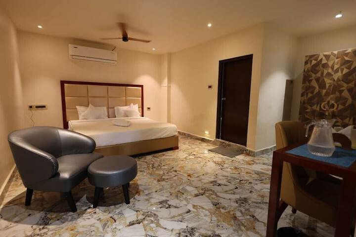 Room 5 of 13