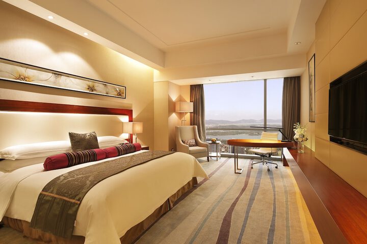 Room 2 of 92