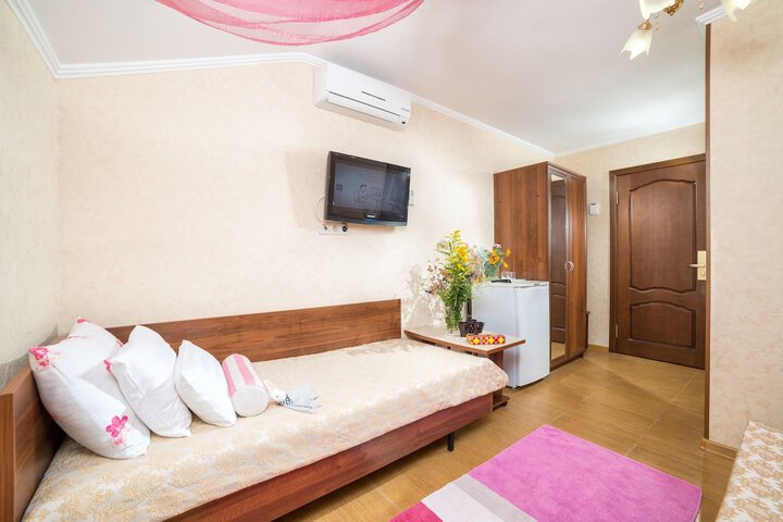 Room 9 of 16
