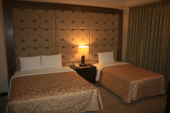 Room 6 of 10