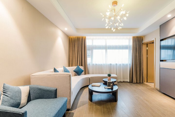 Room 9 of 30