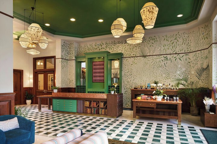 Entrance & Lobby