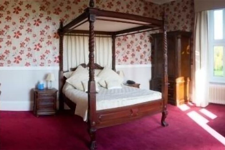 Room 4 of 36