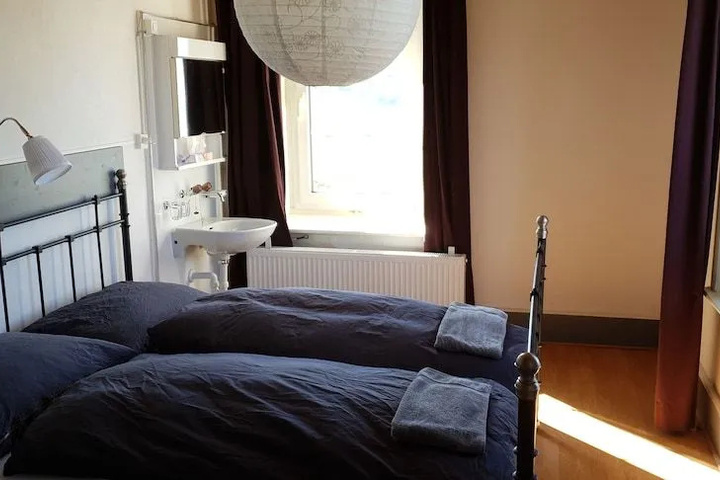 Room 3 of 8