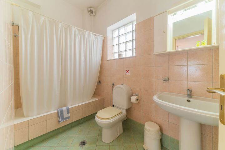 Room 60 of 85