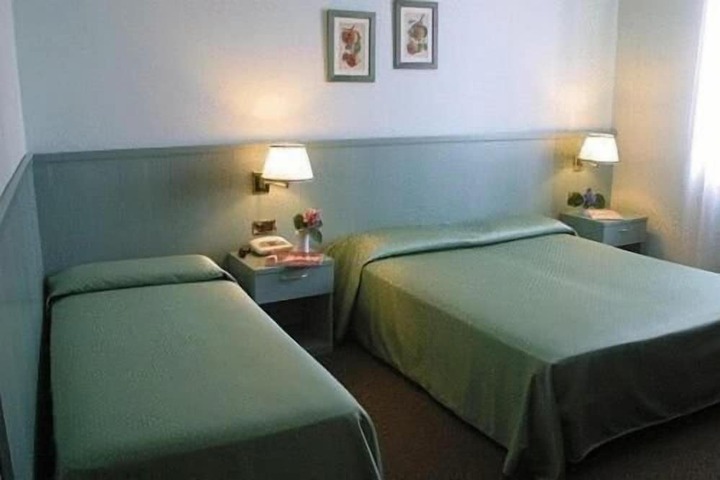 Room 9 of 36