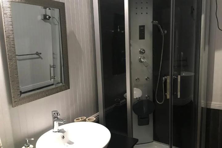 Room 9 of 20