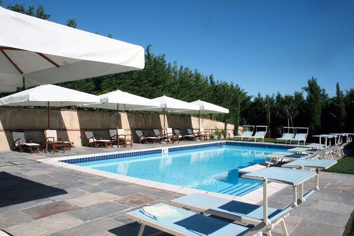 Hotel Pool