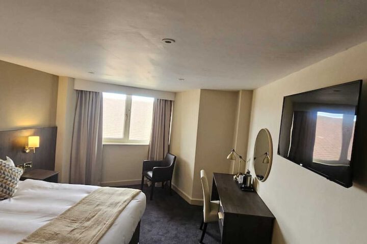 Room 20 of 295