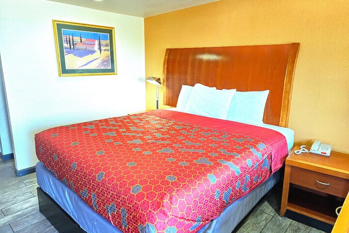 Single Queen Size Bed (8 of 11)