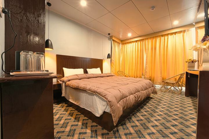 Room 7 of 13