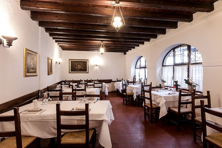 Dining 21 of 31
