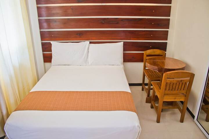 Room 10 of 80