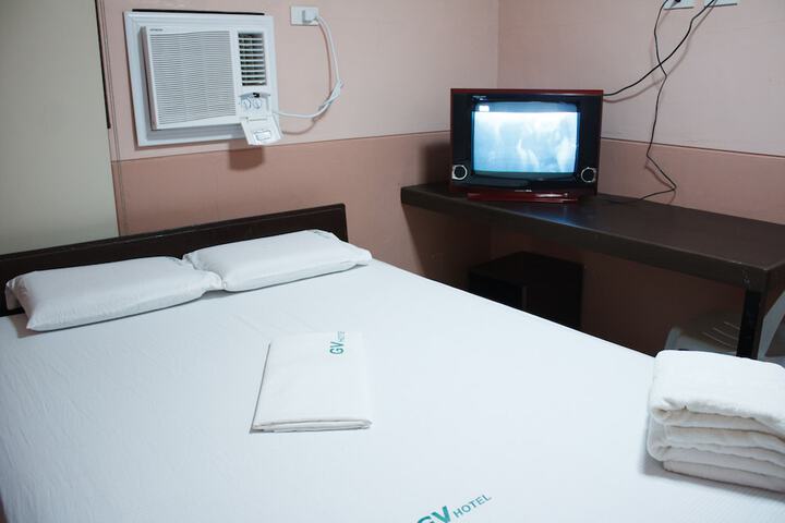 Room 5 of 32